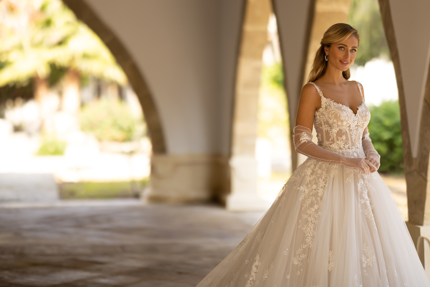 Mia Bella 8294 i Ball Gown snit fra Monica Loretti - Billede 3