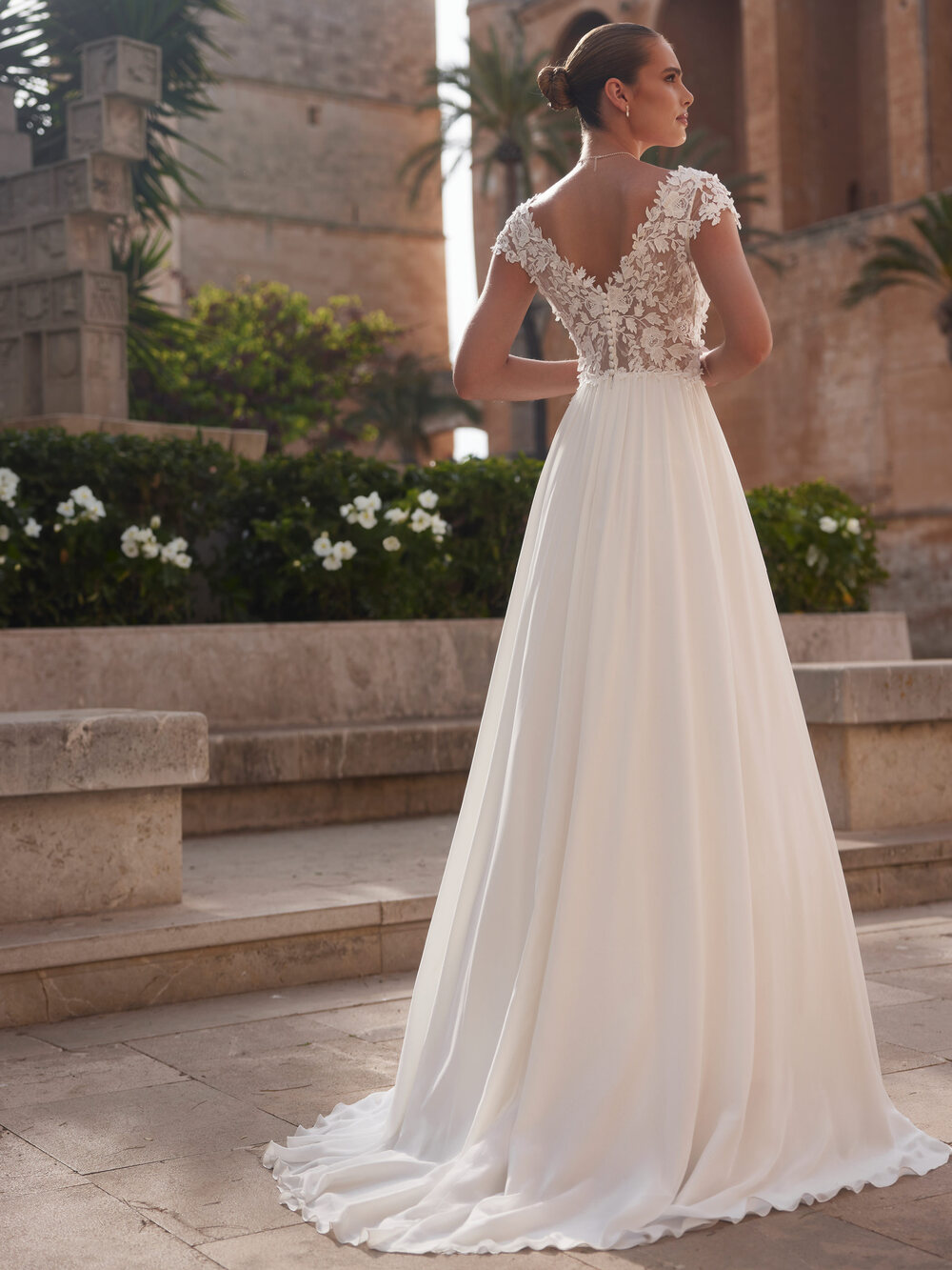 Olena i A-Line snit fra Bianco Evento - Billede 2