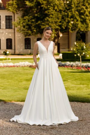 1086 i Ball Gown snit fra Monica Loretti