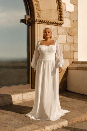 8280 i Curvey A-Line snit fra Monica Loretti