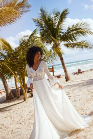 Blondelle i A-Line snit fra Herve Paris