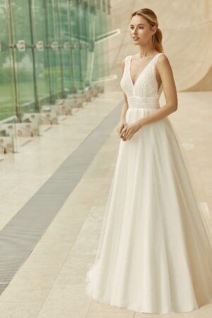 Gloria i A-Line snit fra Bianco Evento