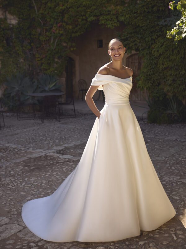 Brudekjolen Gerlinde i Ball Gown snit fra Modeca