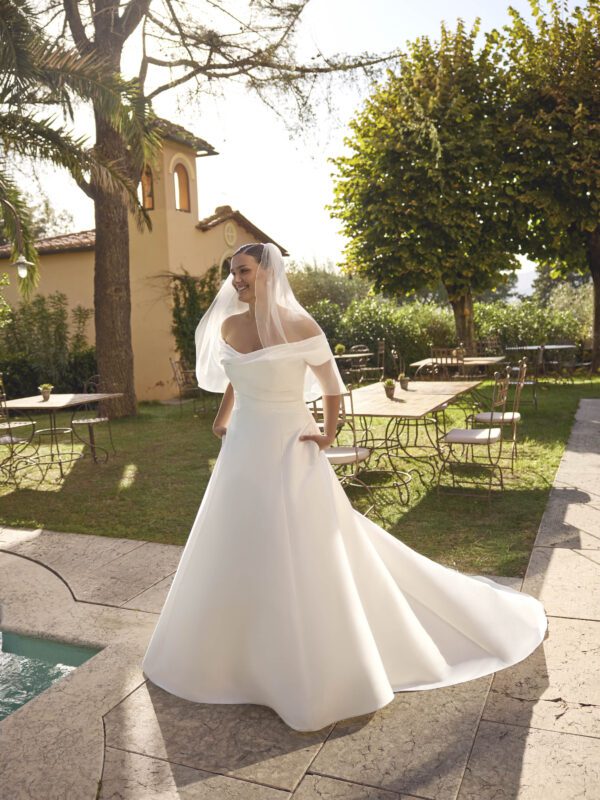 Brudekjolen Jolie i Ball Gown snit fra Modeca