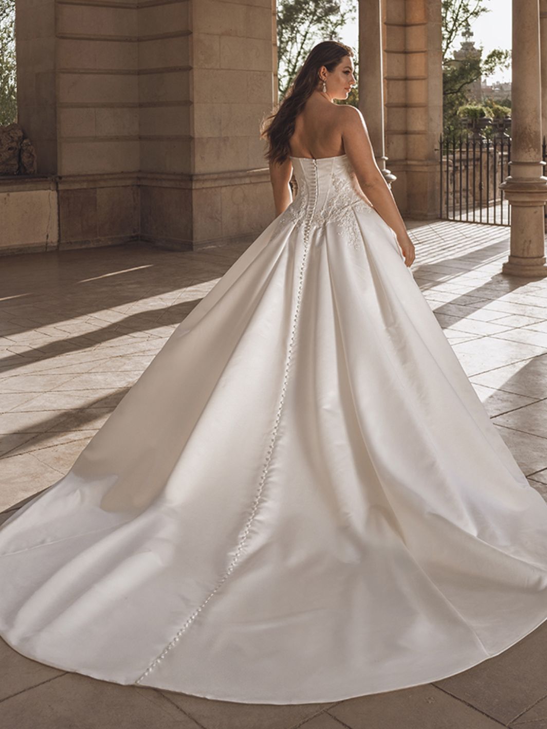 Geneva i Ball Gown snit fra Portrait - Billede 2