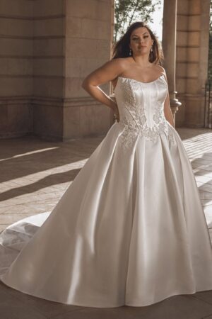 Geneva i Ball Gown snit fra Portrait