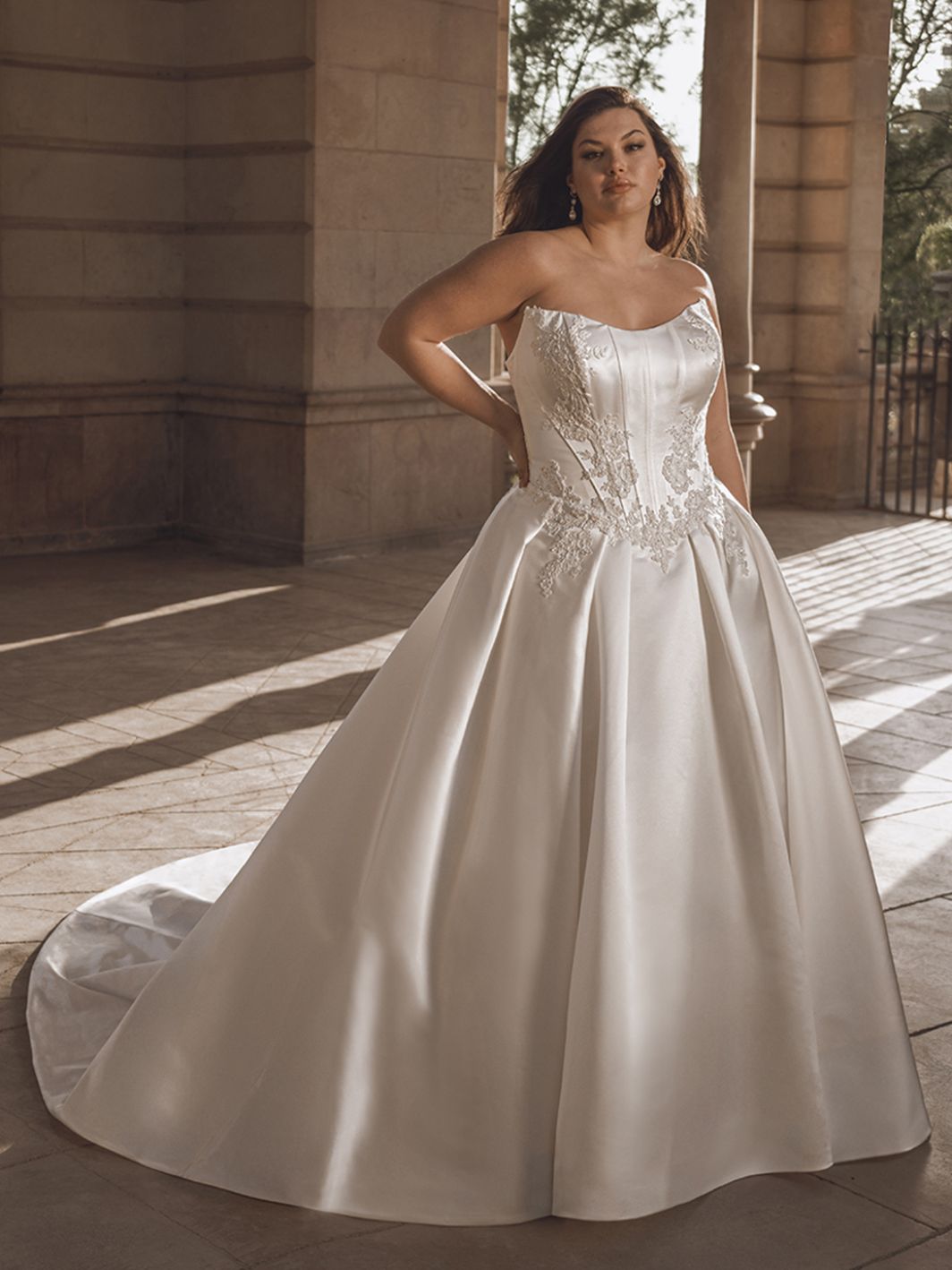 Geneva i Ball Gown snit fra Portrait