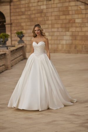 Hiraya 63101 i Ball Gown snit fra Veni Infantino