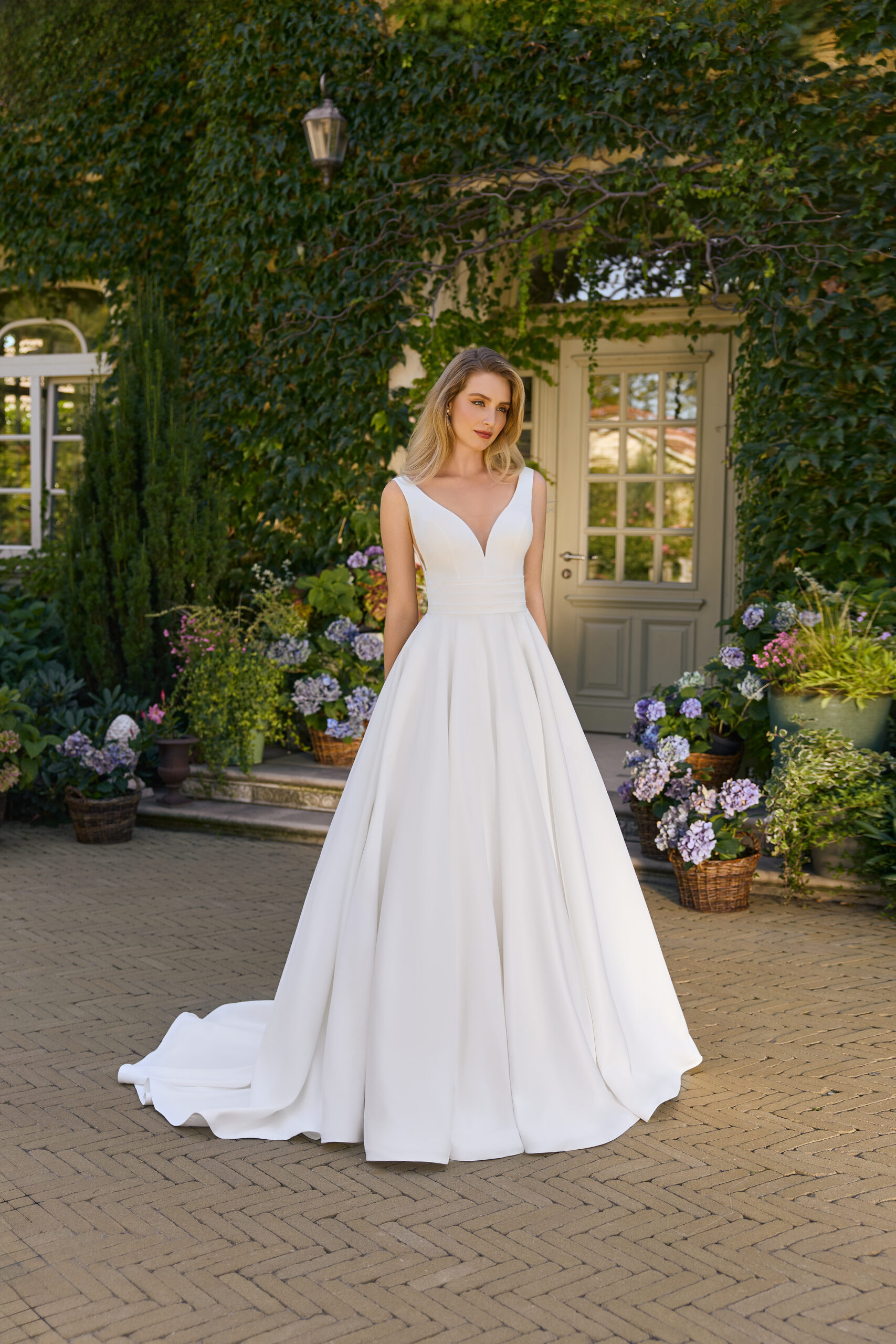 1151 i Ball Gown snit fra Monica Loretti