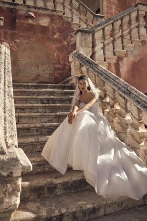 Mayara i Ball Gown snit fra Modeca