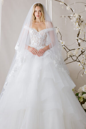 1050023 i Ball Gown snit fra Mori Lee
