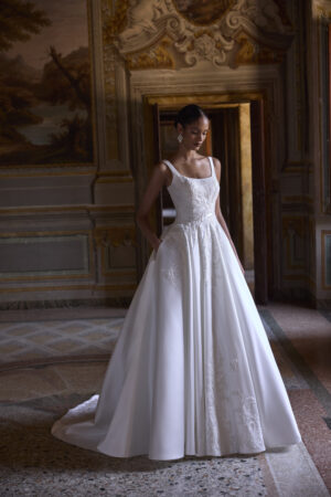 63219 i Ball Gown snit fra Veni Infantino
