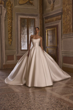 63234 i Ball Gown snit fra Veni Infantino