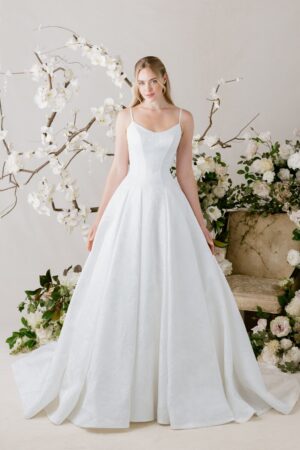 Lili Ball Gown brudekjole fra Mori Lee set forfra i hel figur