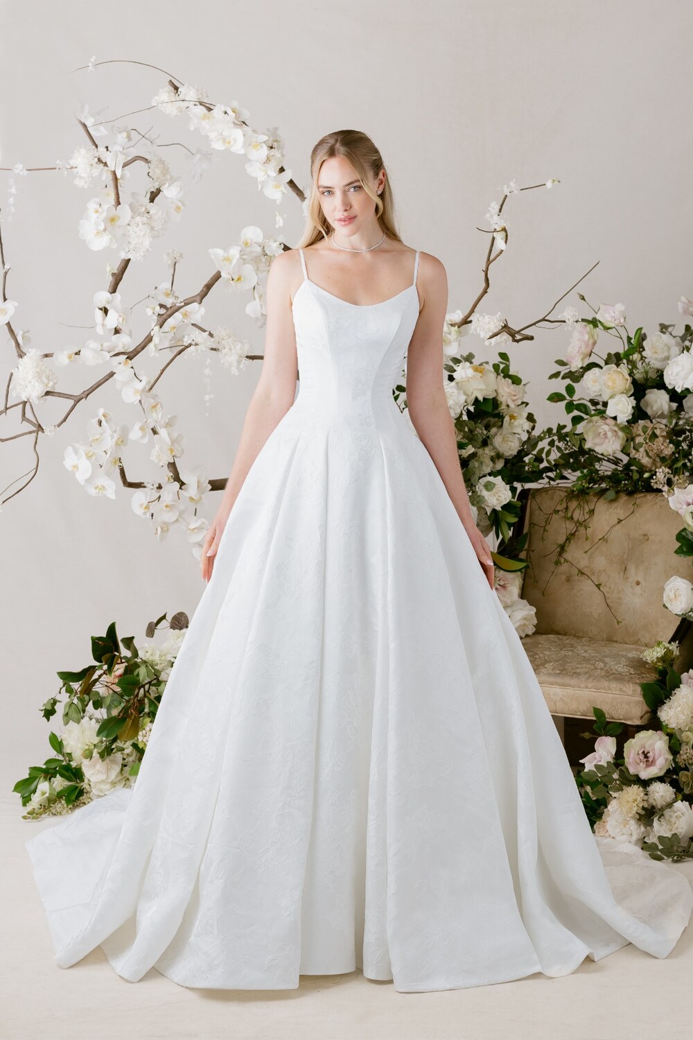 Lili Ball Gown brudekjole fra Mori Lee set forfra i hel figur