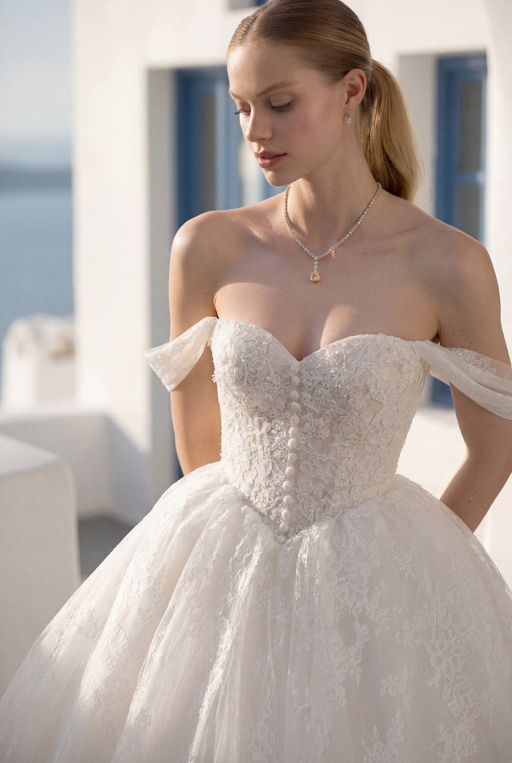 Detalje af Tulle brudekjolens blondeoverdel og off-shoulder-stropper