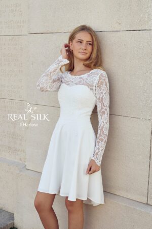 Harlow konfirmationskjole fra Real Silk, front og detaljer