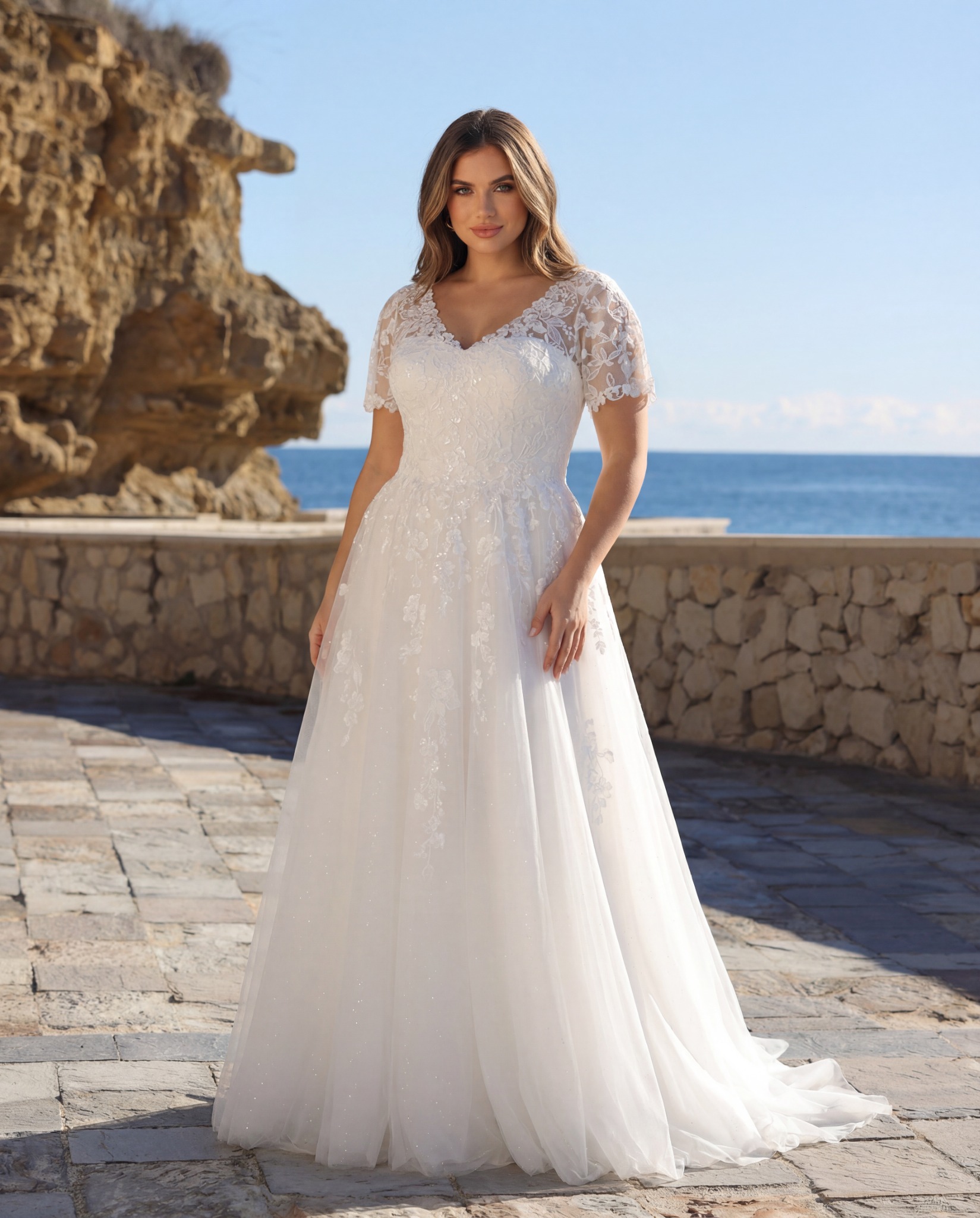 Fiene A-Line brudekjole fra Azure i Big Size set forfra
