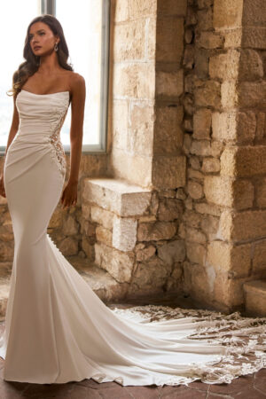 Etoile Ginessa Fit & Flare brudekjole set forfra i hel figur