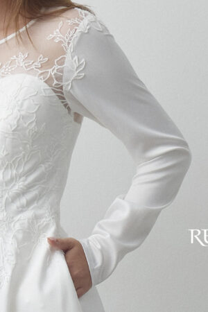 Hermine konfirmationskjole fra Real Silk med blondeoverdel