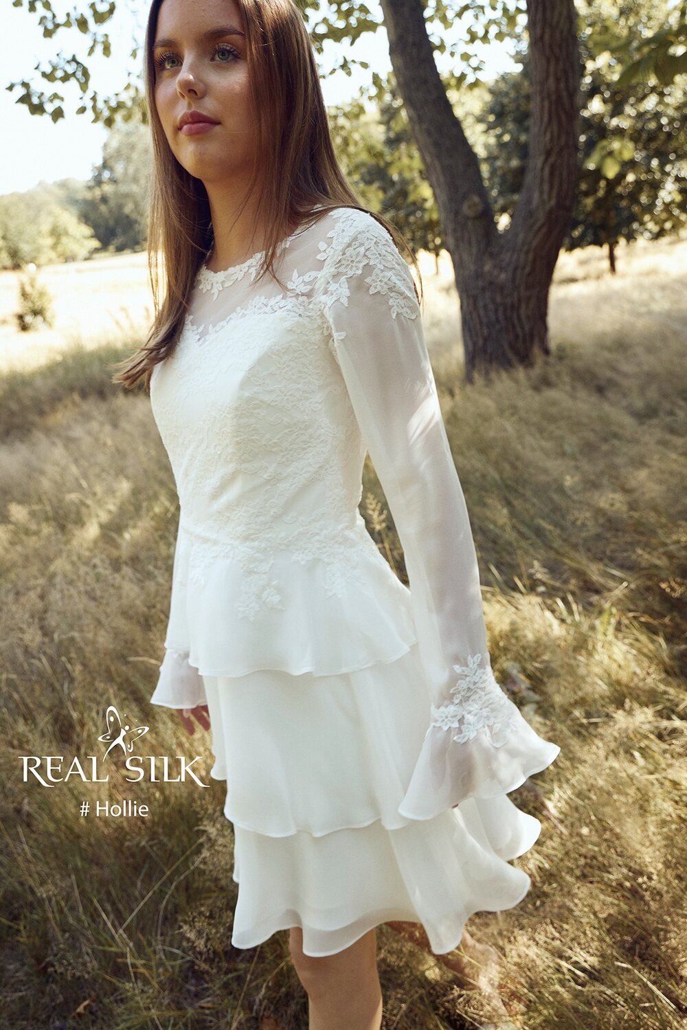 Hollie konfirmationskjole fra Real Silk set fra siden