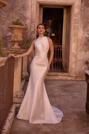 18818 Fit & Flare brudekjole fra Mori Lee – helfigur forfra