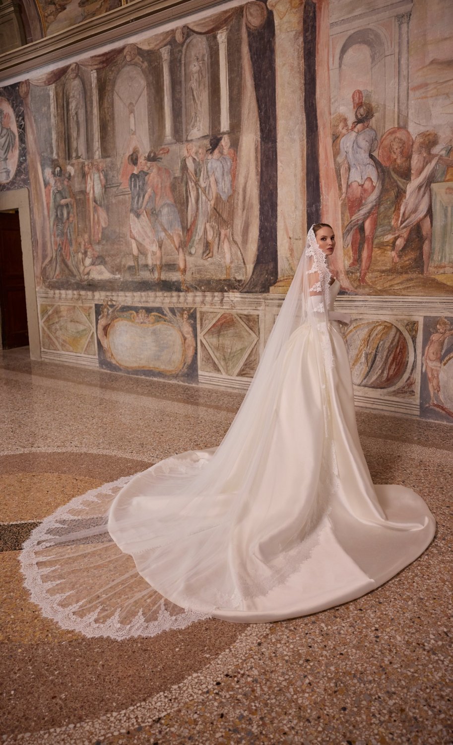 63317 Ball Gown brudekjole fra Mori Lee – bagfra med slør