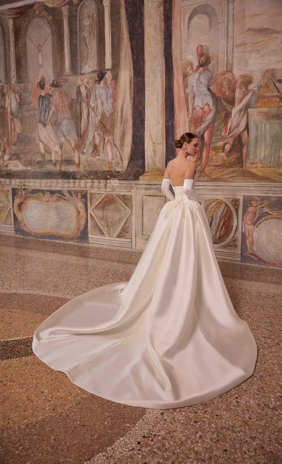 63317 Ball Gown brudekjole fra Mori Lee – bagfra med langt slæb