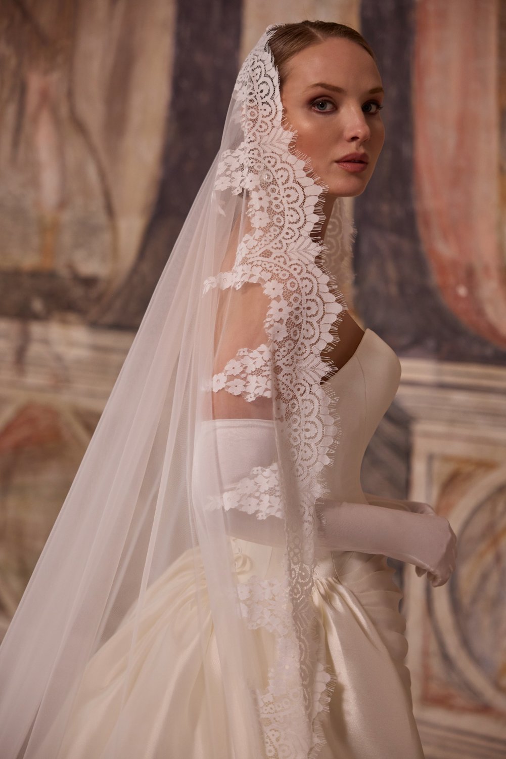 63317 Ball Gown brudekjole fra Mori Lee – overdel stylet med slør