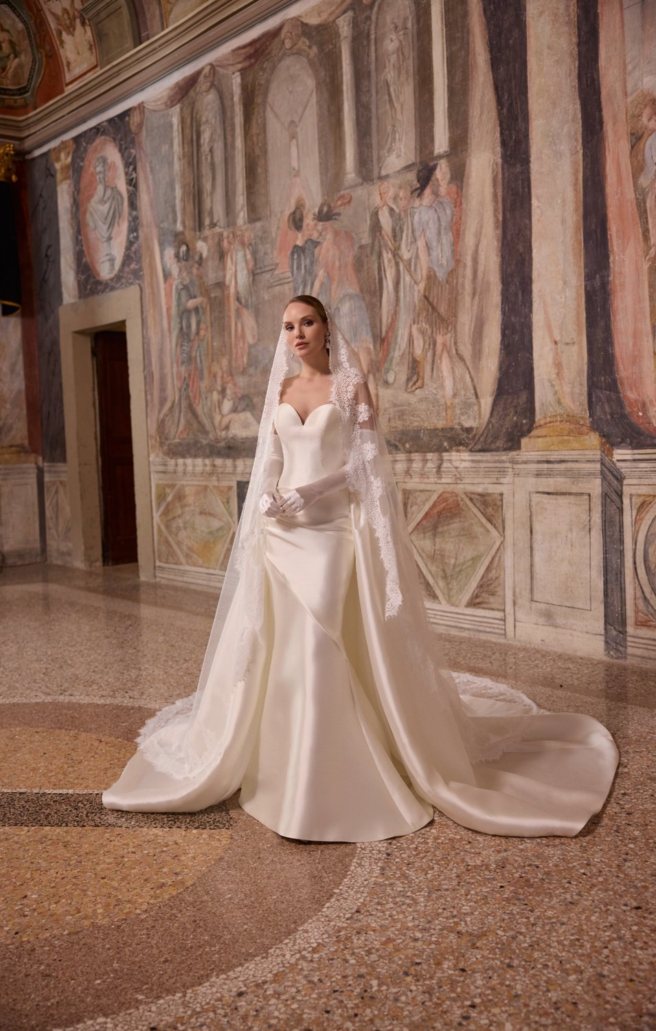 63317 Ball Gown brudekjole fra Mori Lee – helfigur forfra med slør