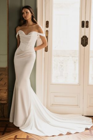 Harika Fit & Flare brudekjole fra Elysee – forfra
