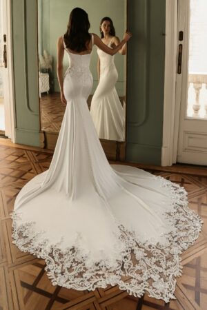 Honor Fit & Flare brudekjole fra Elysee – bagfra